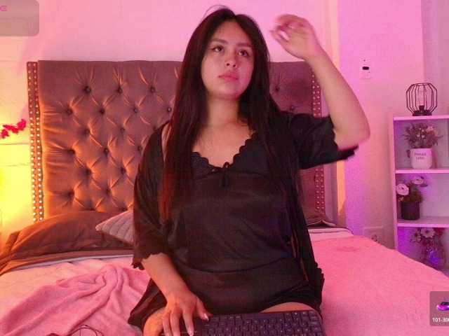 Cloecuttee online show from August 12, 1:02 pm