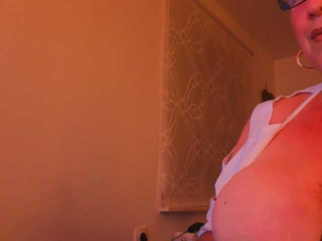 Connyat99 online show from May 17, 9:16 pm