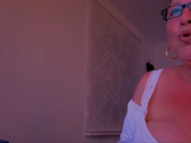 Connyat99 online show from May 24, 9:39 pm