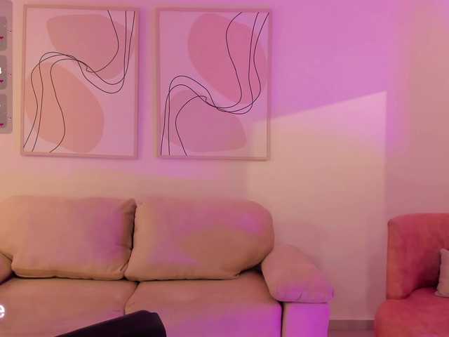 CorinneRusso online show from August 6, 7:02 pm