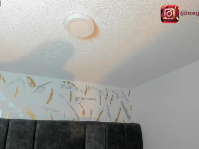 CristalVelle online show from August 8, 1:11 pm