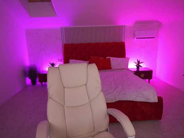 CrystalVibe online show from August 10, 7:37 pm