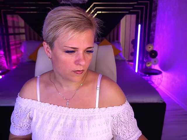 CrystalVibe online show from August 31, 9:15 pm