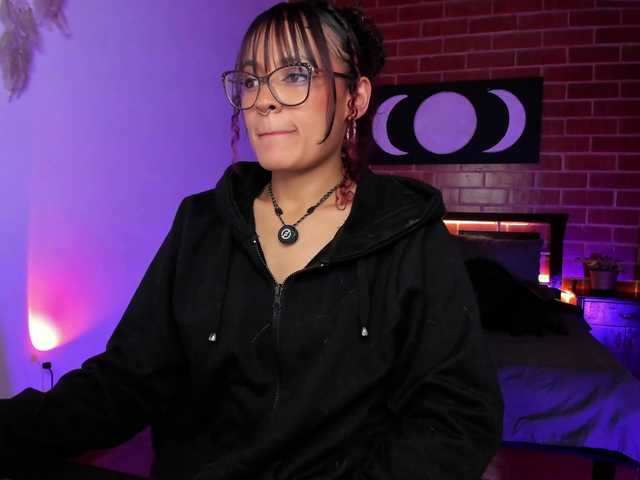 CurlyScarlett13 online show from July 9, 11:21 pm