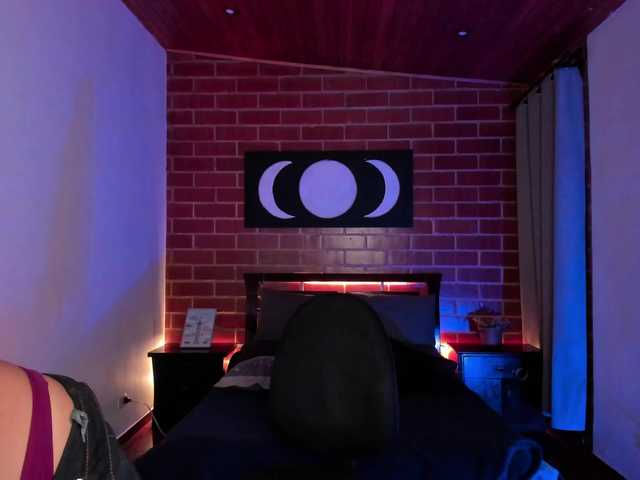 CurlyScarlett13 online show from July 22, 2:47 am