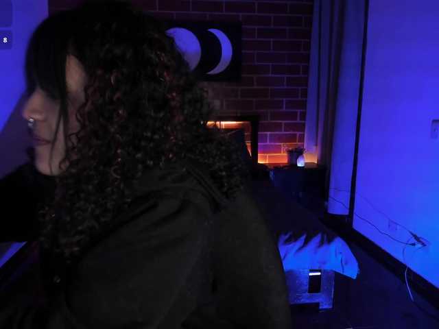 CurlyScarlett13 online show from July 29, 3:13 am
