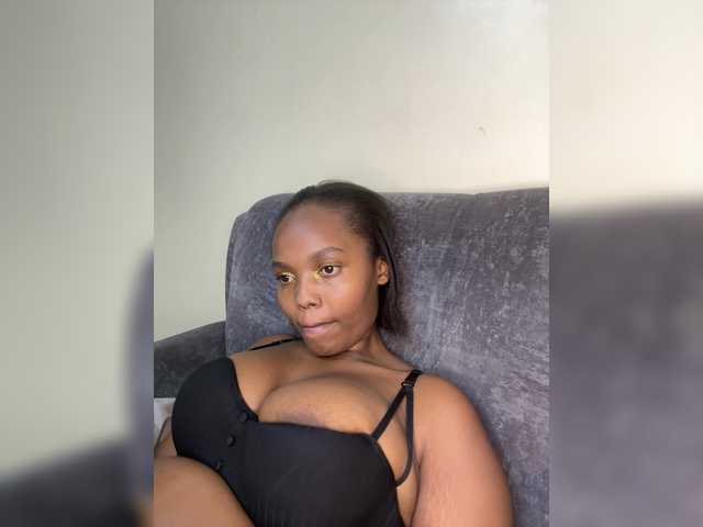 Curvy-maxy9 online show from August 13, 10:29 am