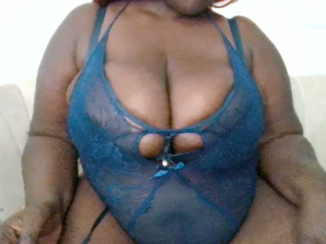CurvyR online show from July 19, 9:11 am