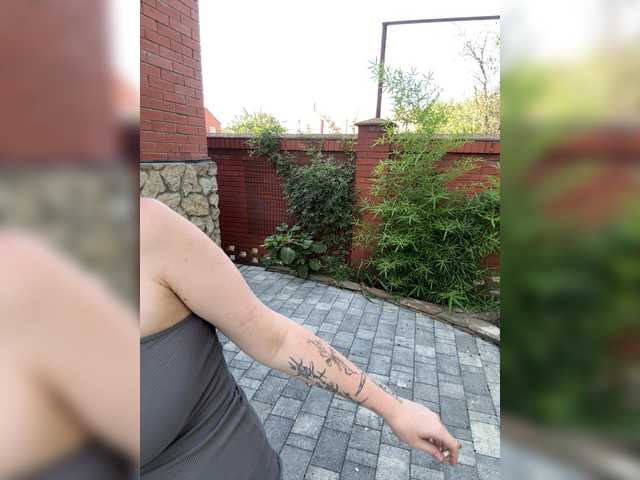 CurvyWoman- online show from August 11, 12:29 pm