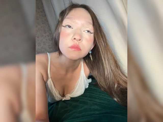 CuteLolly online show from August 11, 2:30 pm