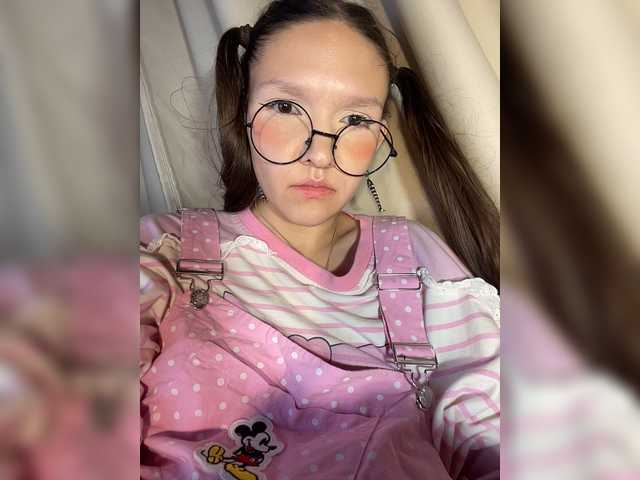 CuteLolly online show from August 12, 8:00 pm