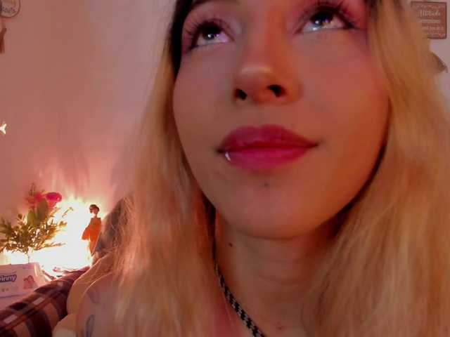 CuteWee420 online show from August 4, 12:51 am