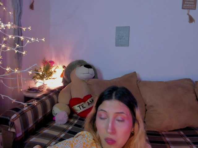 CuteWee420 online show from August 5, 1:47 am