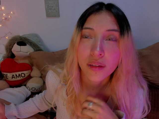 CuteWee420 online show from August 6, 7:40 am
