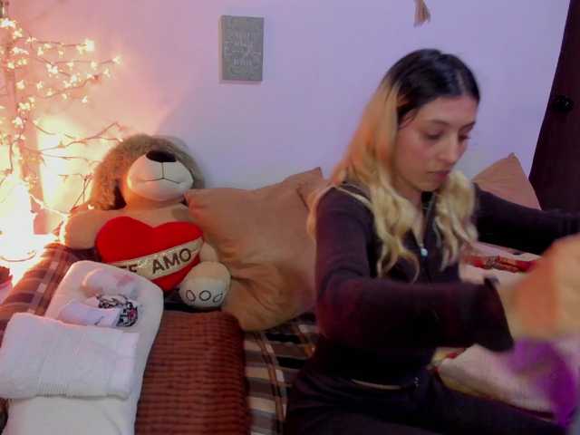 CuteWee420 online show from August 6, 11:37 pm