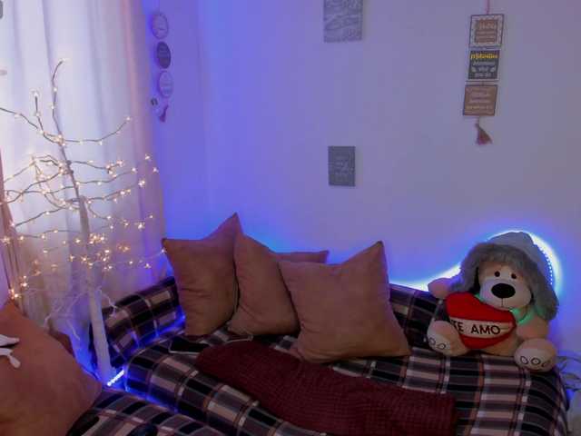 CuteWee420 online show from August 12, 9:17 pm