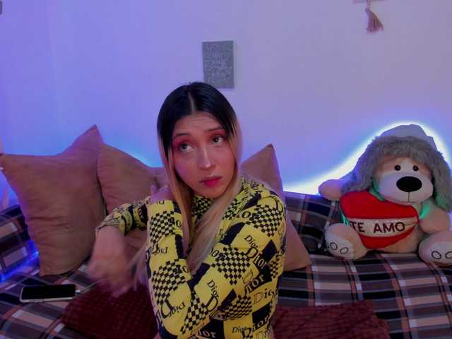 CuteWee420 online show from August 12, 10:23 pm