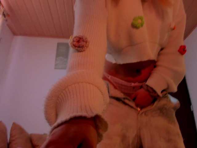 CuteWee420 online show from August 14, 9:18 pm