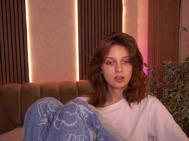 CuteeFoxy online show from August 3, 4:25 pm
