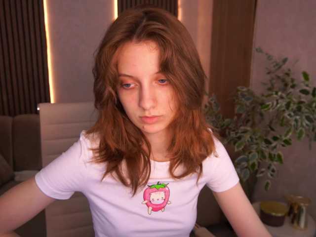 CuteeFoxy online show from August 14, 1:15 pm