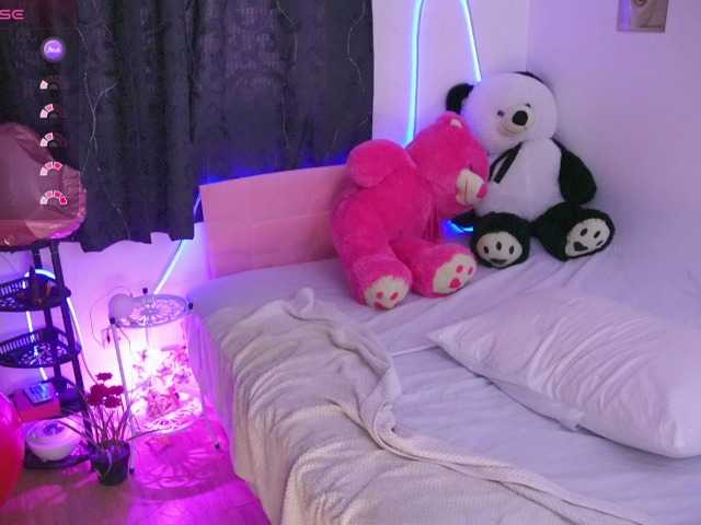 Cutieass69 online show from August 14, 9:51 pm