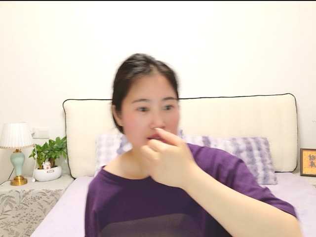 DaisyFeng online show from August 11, 12:07 pm