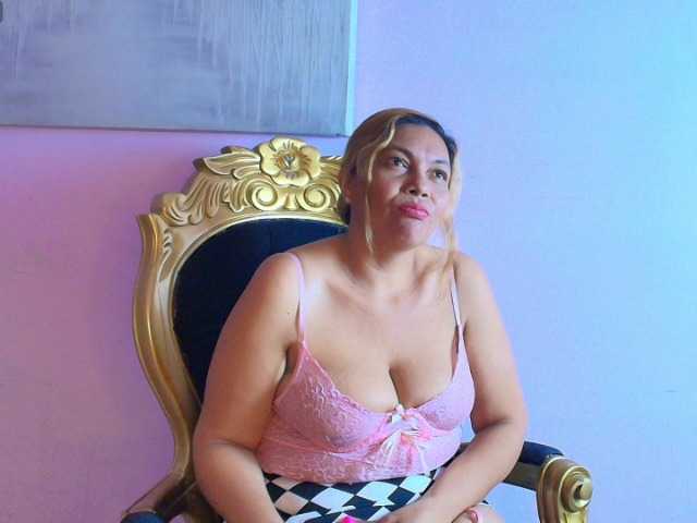 Dani-Queen online show from March 17, 2:00 pm