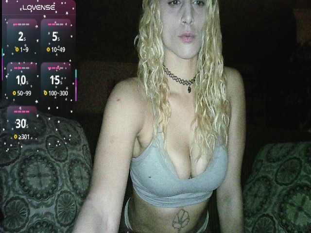 DarcieRoselli online show from April 17, 5:25 am