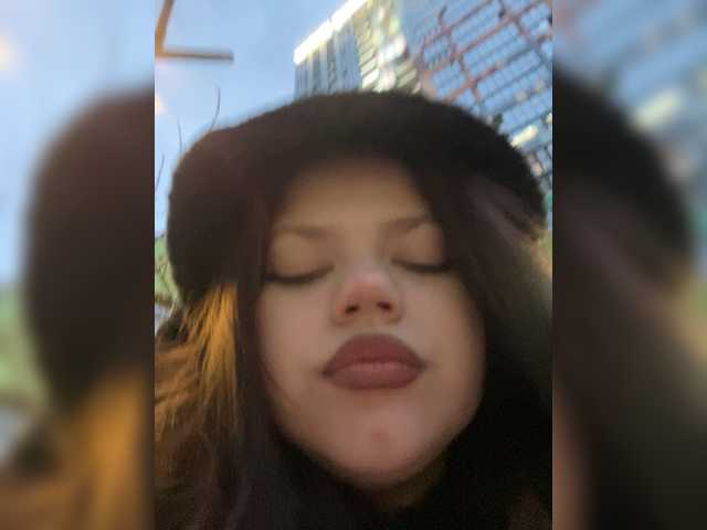 DarinaWilson online show from March 16, 4:22 pm