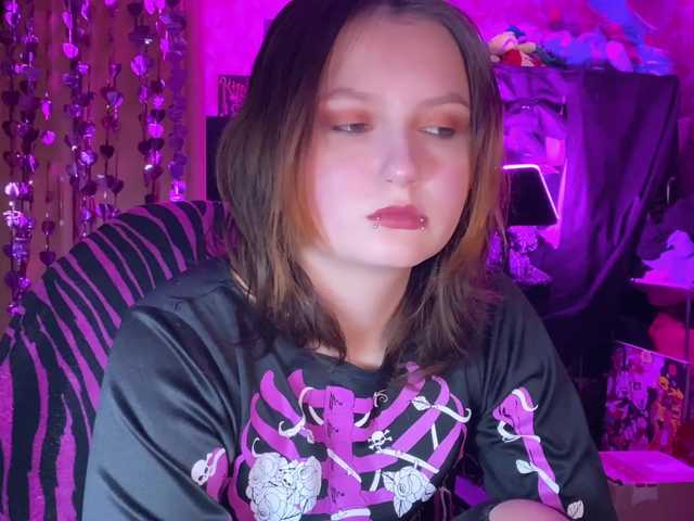 DarkGirl online show from April 5, 6:02 pm