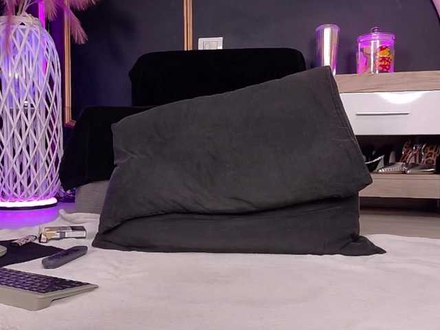 DeeaDiamond1 online show from August 14, 2:59 am