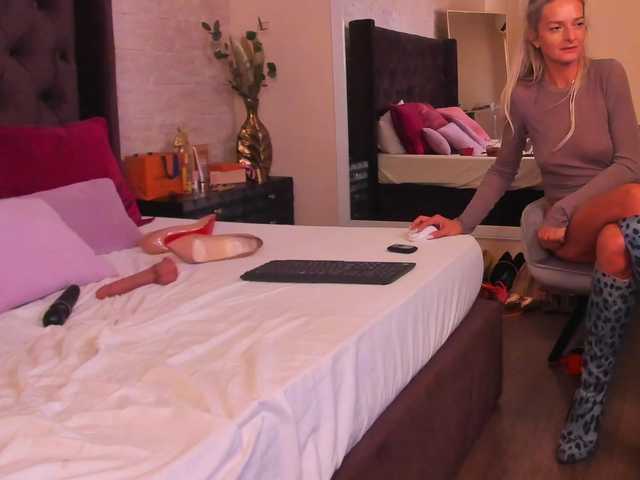 DeliaSmith online show from August 13, 11:24 am