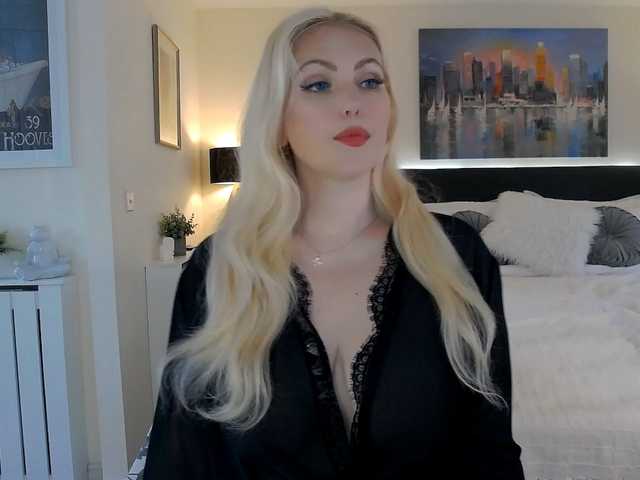 DeliciousAlba online show from August 8, 7:52 am