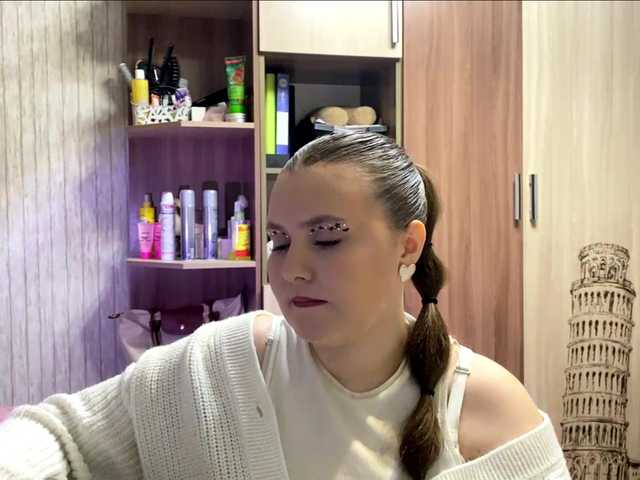 DelilahFrater online show from September 9, 3:53 pm