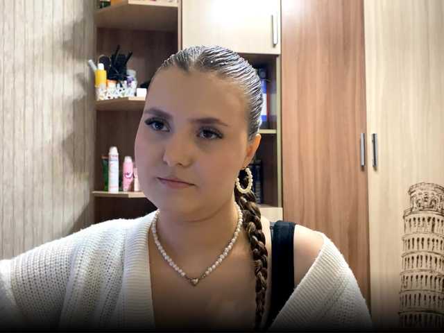 DelilahFrater online show from September 10, 4:39 pm
