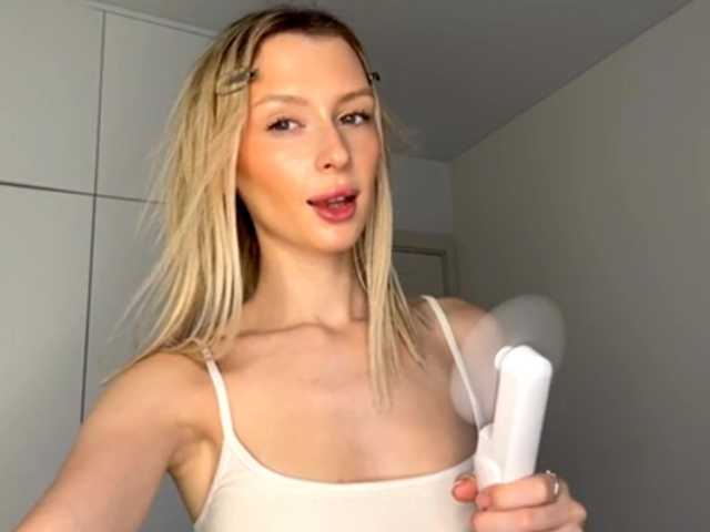 DelsieBrozell online show from August 6, 7:40 am