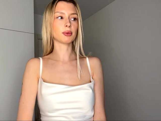 DelsieBrozell online show from August 12, 9:22 am