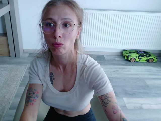 DiddySweet1 online show from August 9, 4:08 pm