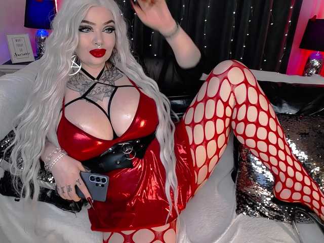DollyDome online show from August 9, 9:49 pm