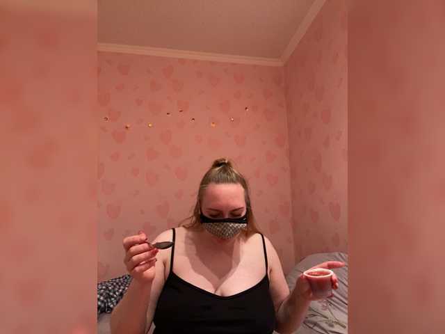 Donut-red online show from April 28, 12:21 am