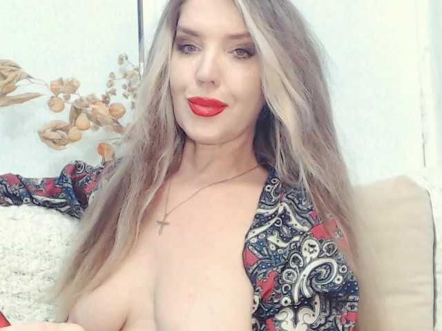Drakulaura1 online show from August 3, 6:48 pm