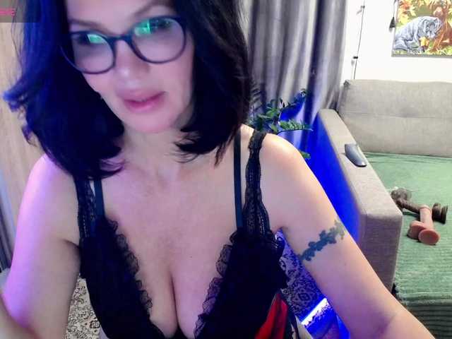EVA1172a online show from August 12, 5:37 pm