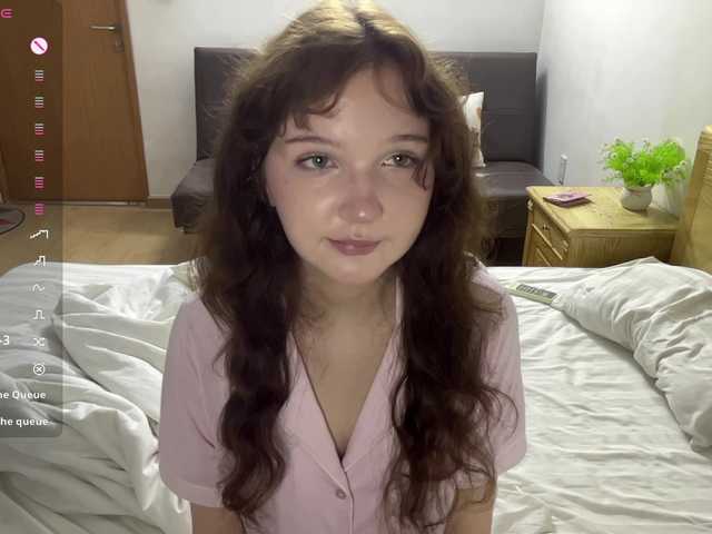 ElaWish online show from August 7, 8:31 pm