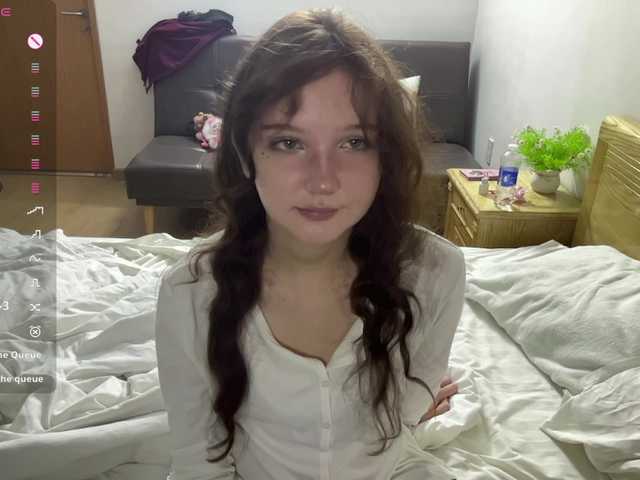 ElaWish online show from August 9, 7:26 pm