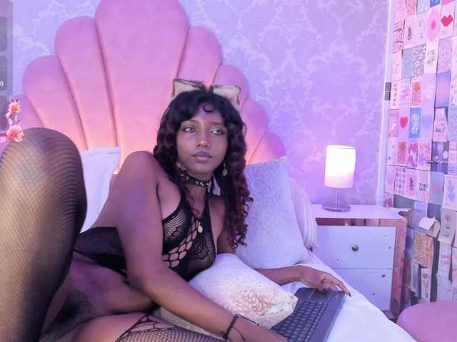 ElarisBlake online show from August 12, 6:05 am