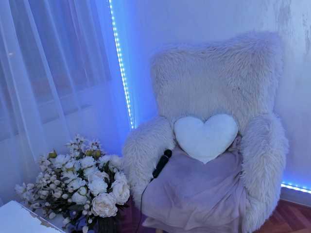 ElisaBaxter online show from August 2, 2:51 am