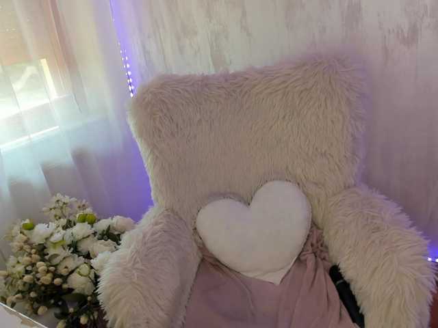 ElisaBaxter online show from August 10, 7:21 am