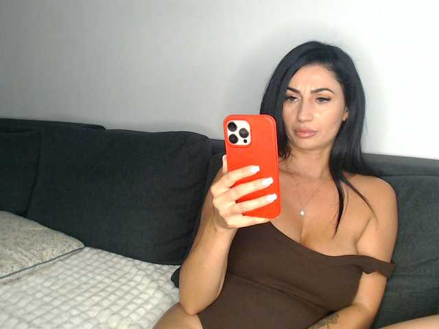 ElizabethAC online show from July 8, 1:15 pm