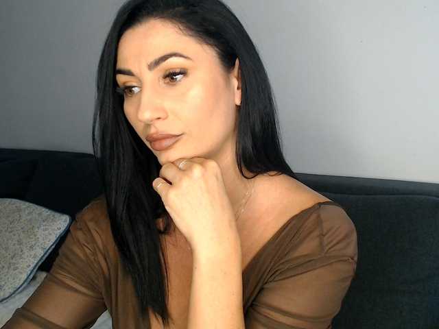 ElizabethAC online show from July 9, 11:15 am