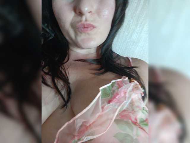 Elizabethh online show from August 3, 9:33 pm